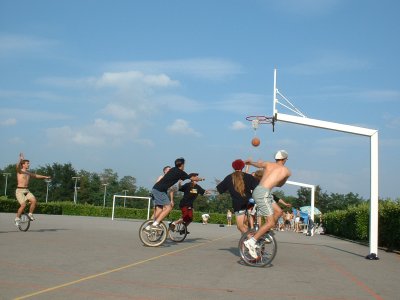 Basket  monocycle, Woodstower 2002